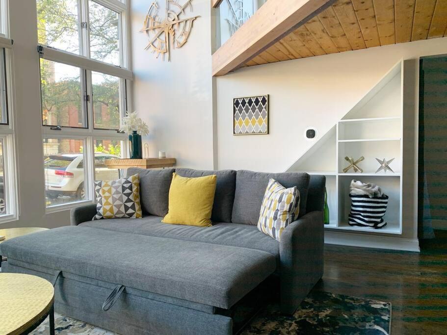 Lincoln Park Light-Filled Loft Apartment Чикаго Екстериор снимка