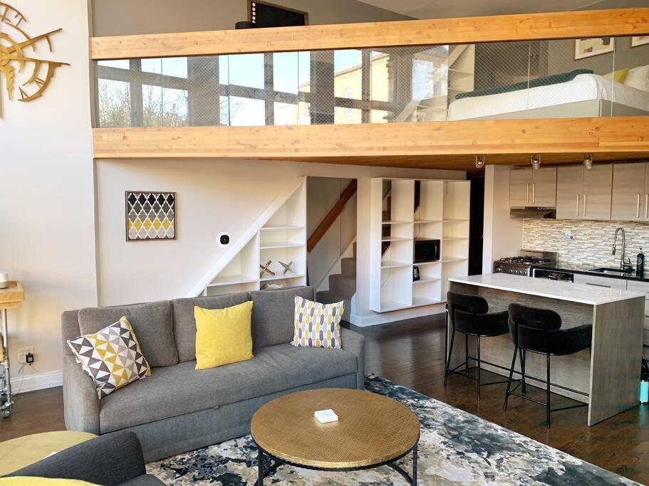 Lincoln Park Light-Filled Loft Apartment Чикаго Екстериор снимка